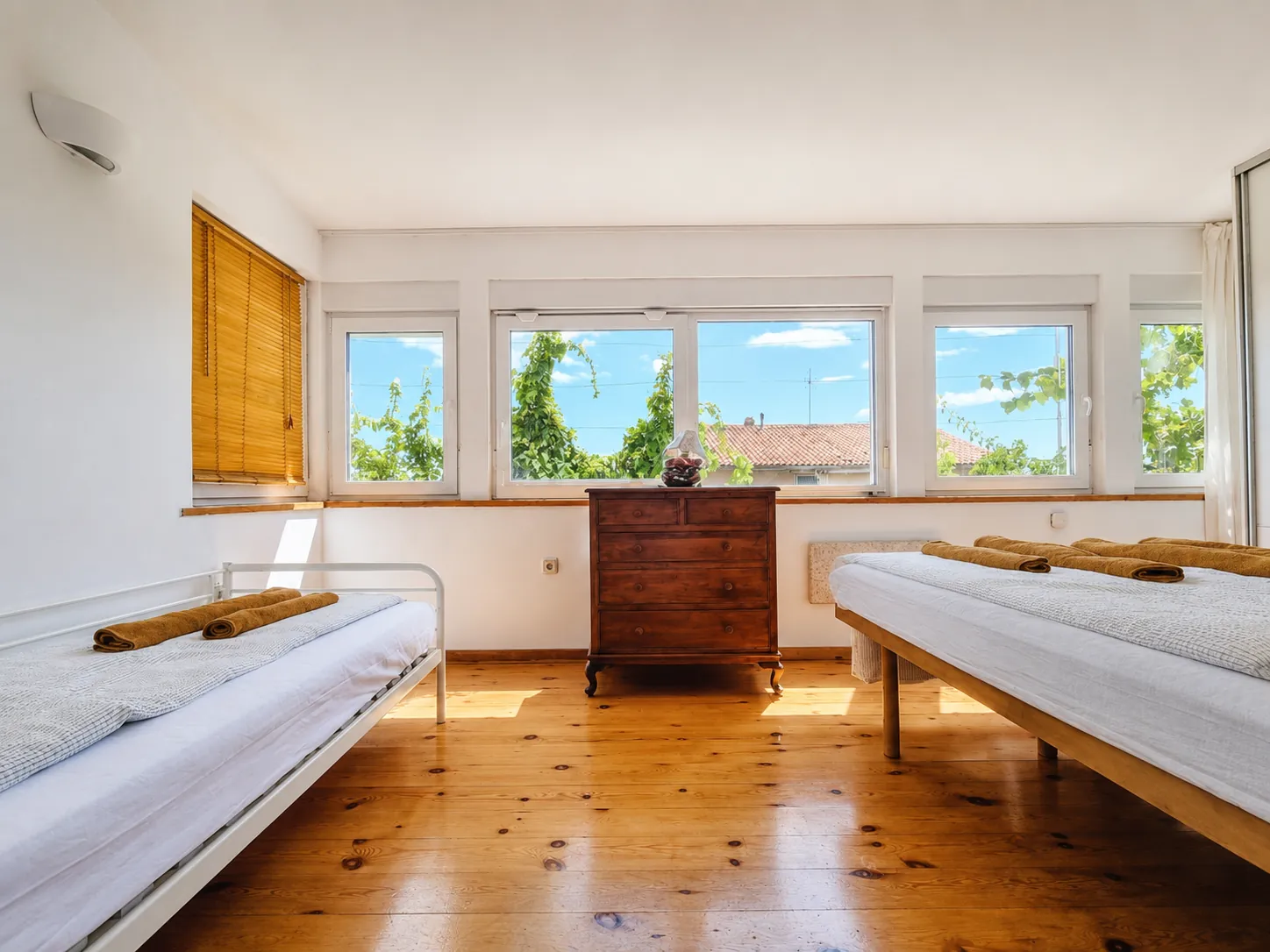 A view of the bedroom
